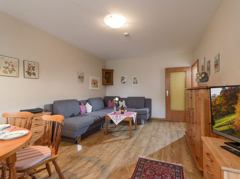 E1_Wohnzimmer_Ferienwohnanlage_Oberaudorf_1_web
