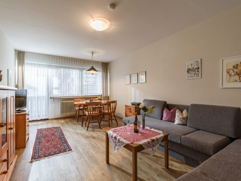 E1_Wohnzimmer_Ferienwohnanlage_Oberaudorf_web